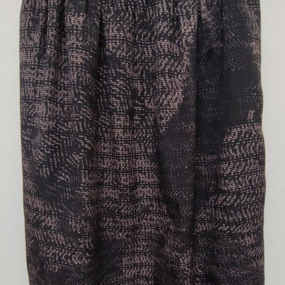 Guess V-Neck Sleeveless Dress Small – Lightweight, Elastic Waist, Short Length - Picture 12 of 16